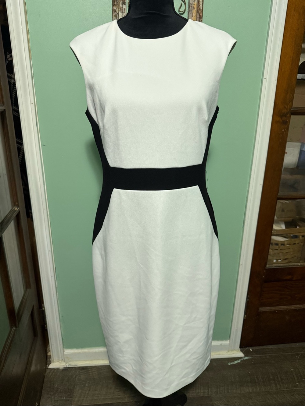 Vince Camuto black & white color block sheath dress size 10